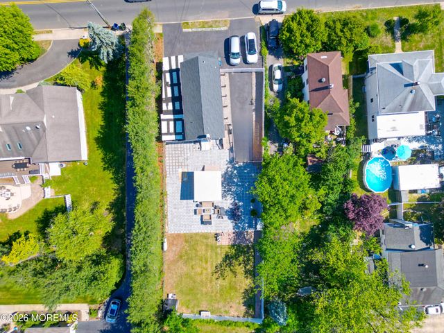 377 W Park Avenue, Oakhurst, NJ 07755