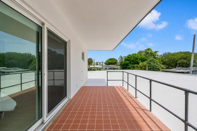 2812 NE 27th Street, Lighthouse Point, FL 33064