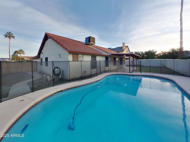 7743 W DREYFUS Drive, Peoria, AZ 85381