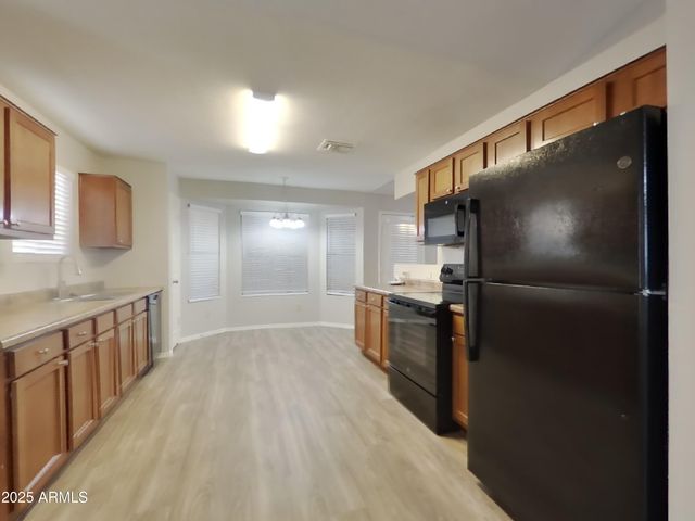 7743 W DREYFUS Drive, Peoria, AZ 85381