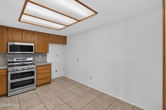 704 Wind Willow Way, Simi Valley, CA 93065