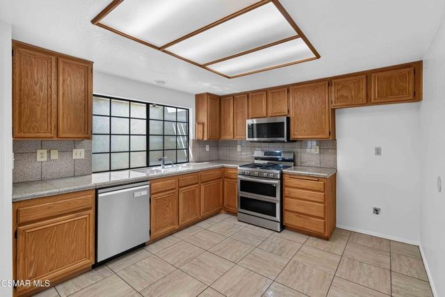 704 Wind Willow Way, Simi Valley, CA 93065
