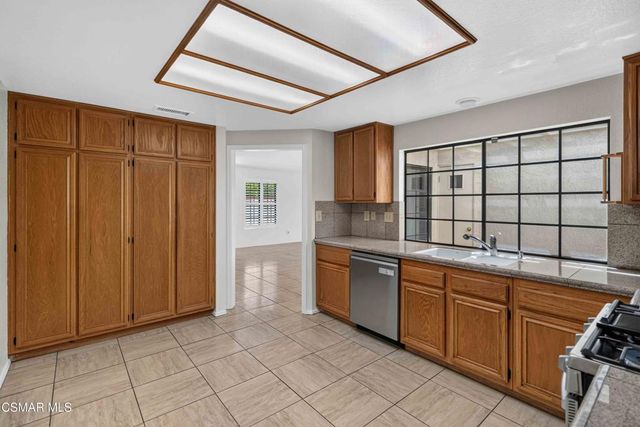 704 Wind Willow Way, Simi Valley, CA 93065