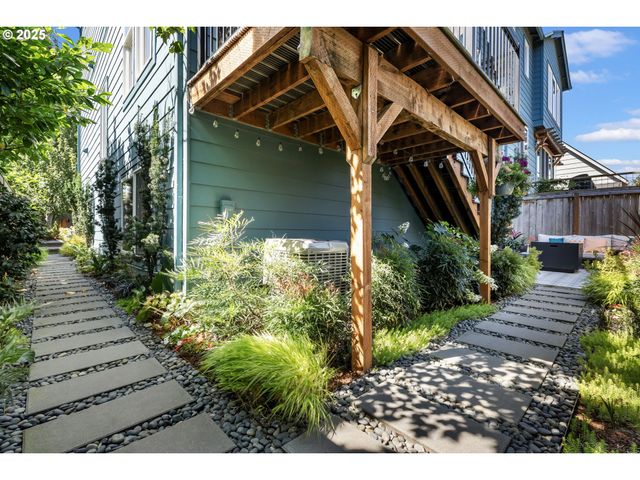 839 Ne ASHLEY St, Portland, OR 97211