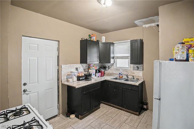 32 E Avondale Avenue, Youngstown, OH 44507