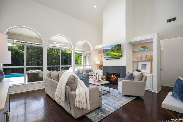 10 Thornhurst, San Antonio, TX 78218