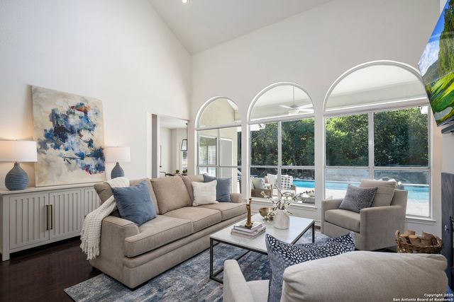 10 Thornhurst, San Antonio, TX 78218