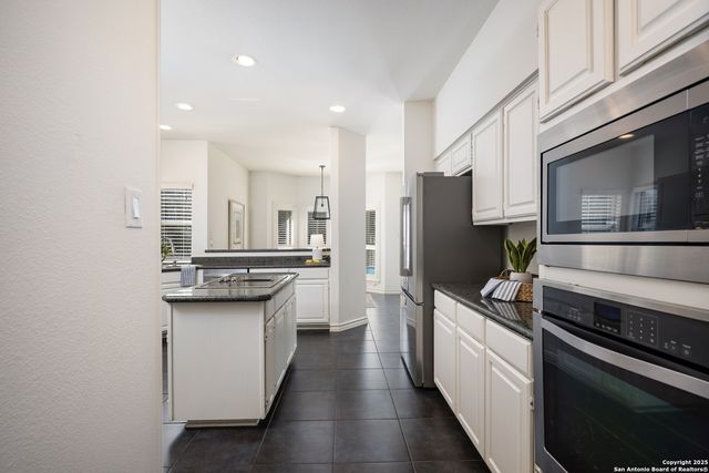 10 Thornhurst, San Antonio, TX 78218