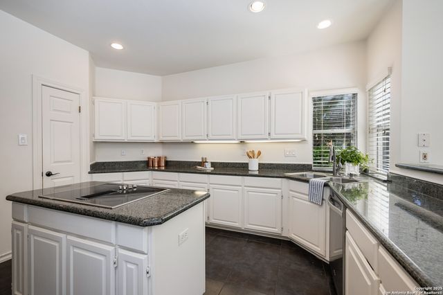 10 Thornhurst, San Antonio, TX 78218