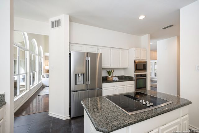 10 Thornhurst, San Antonio, TX 78218