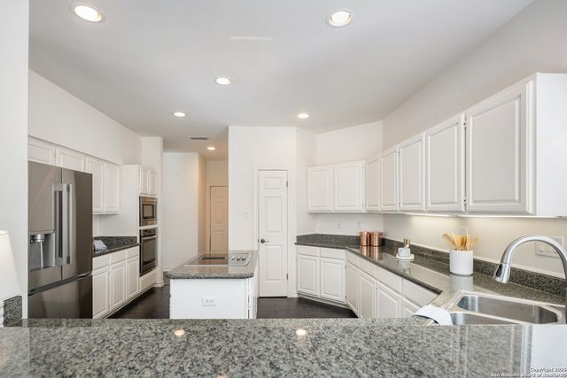 10 Thornhurst, San Antonio, TX 78218