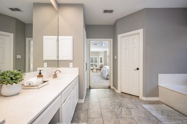 10 Thornhurst, San Antonio, TX 78218