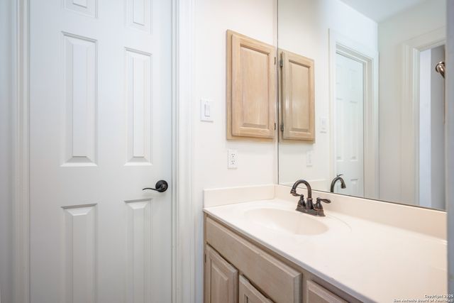 10 Thornhurst, San Antonio, TX 78218