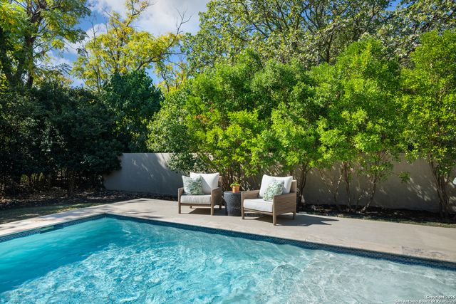 10 Thornhurst, San Antonio, TX 78218