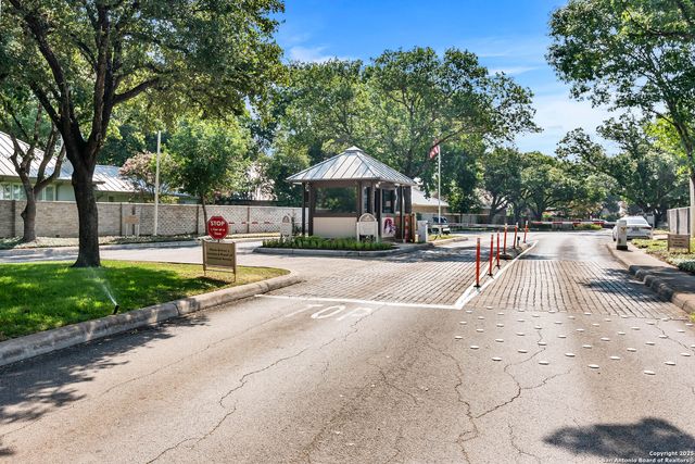 10 Thornhurst, San Antonio, TX 78218