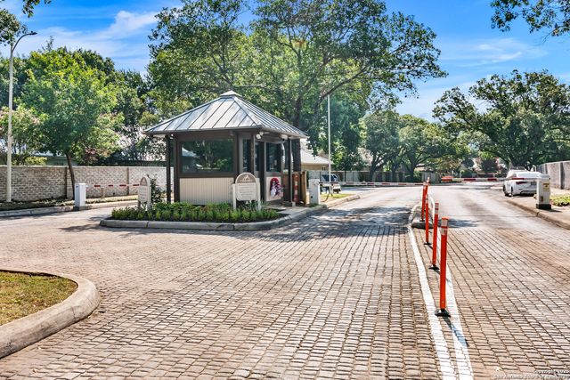 10 Thornhurst, San Antonio, TX 78218