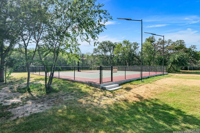 10 Thornhurst, San Antonio, TX 78218