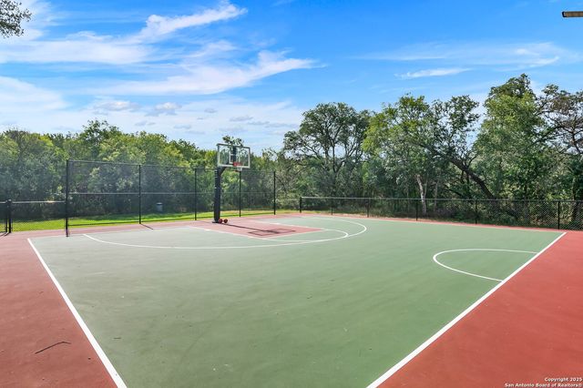 10 Thornhurst, San Antonio, TX 78218