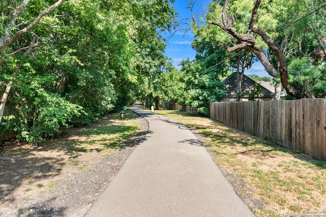 10 Thornhurst, San Antonio, TX 78218