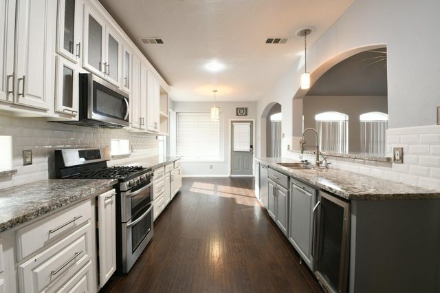 4610 Nealwood Court, Fresno, TX 77545