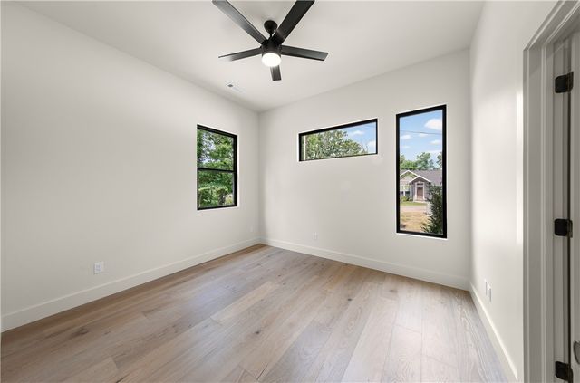 13 Hermitage Lane, Bella Vista, AR 72715