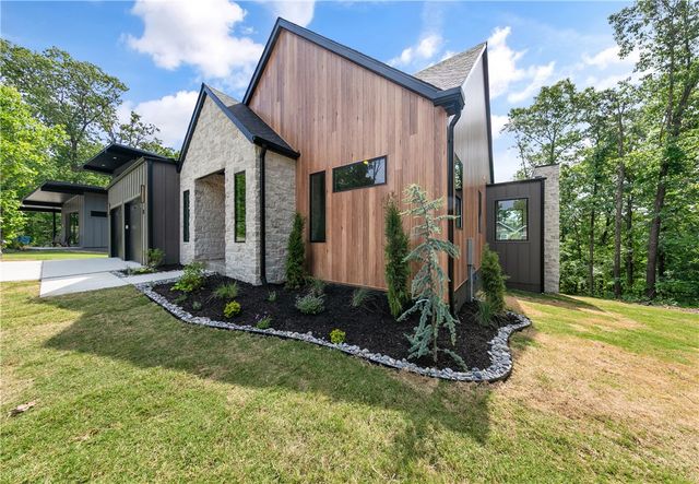 13 Hermitage Lane, Bella Vista, AR 72715