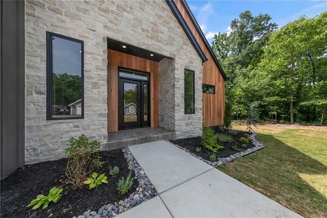 13 Hermitage Lane, Bella Vista, AR 72715