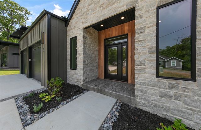 13 Hermitage Lane, Bella Vista, AR 72715