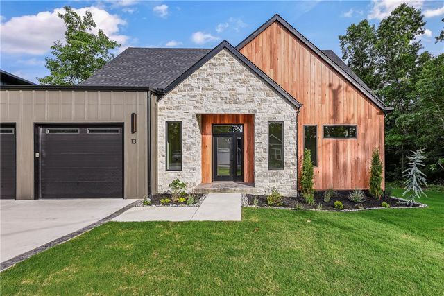 13 Hermitage Lane, Bella Vista, AR 72715