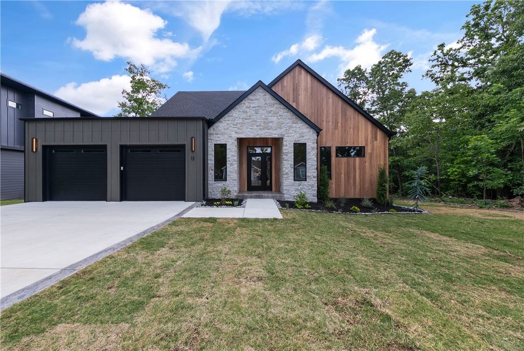 13 Hermitage Lane, Bella Vista, AR 72715