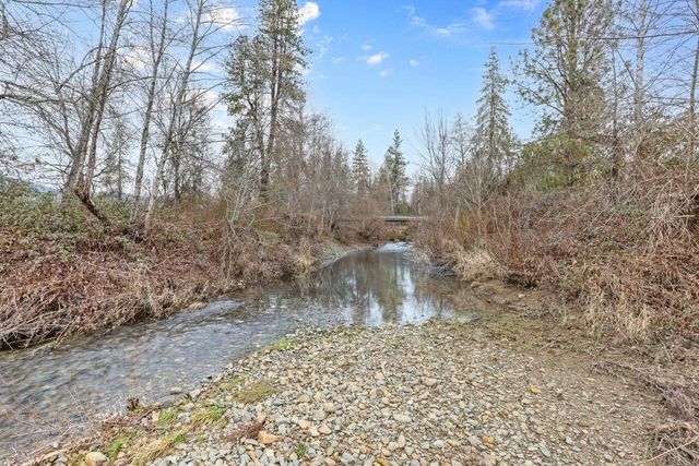 149 Queens Branch Road, Rogue River, OR 97537