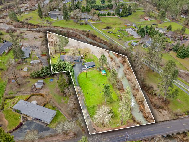 149 Queens Branch Road, Rogue River, OR 97537