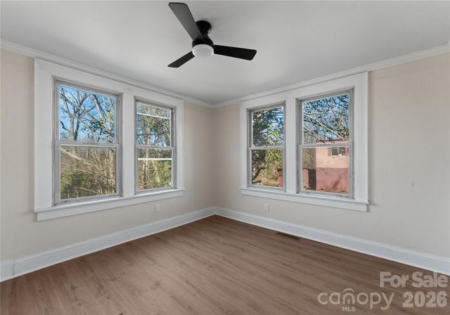 234 S Ervin Avenue, Newton, NC 28658