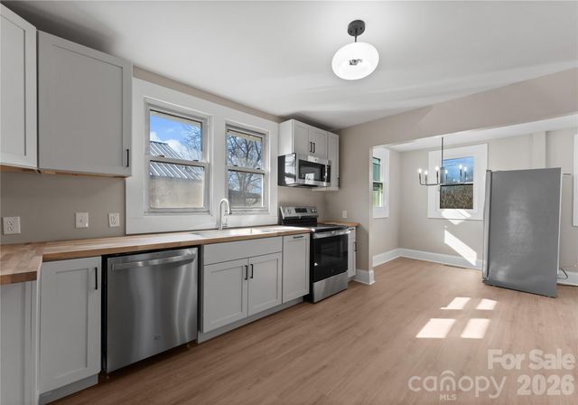 234 S Ervin Avenue, Newton, NC 28658