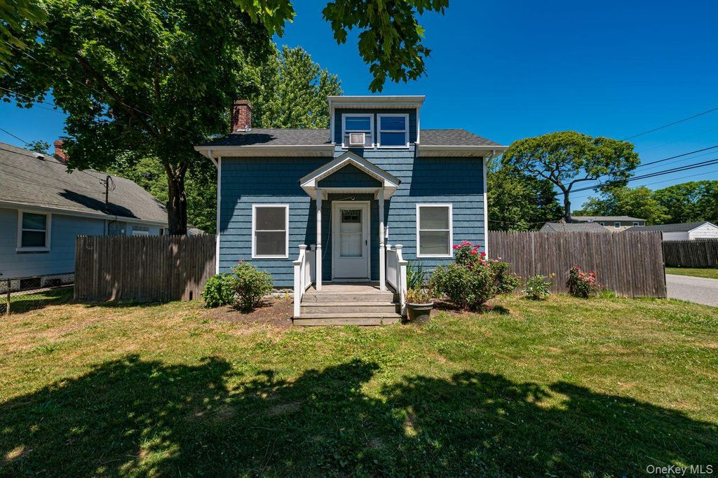 35 Oakland Avenue, Port Jefferson, NY 11776