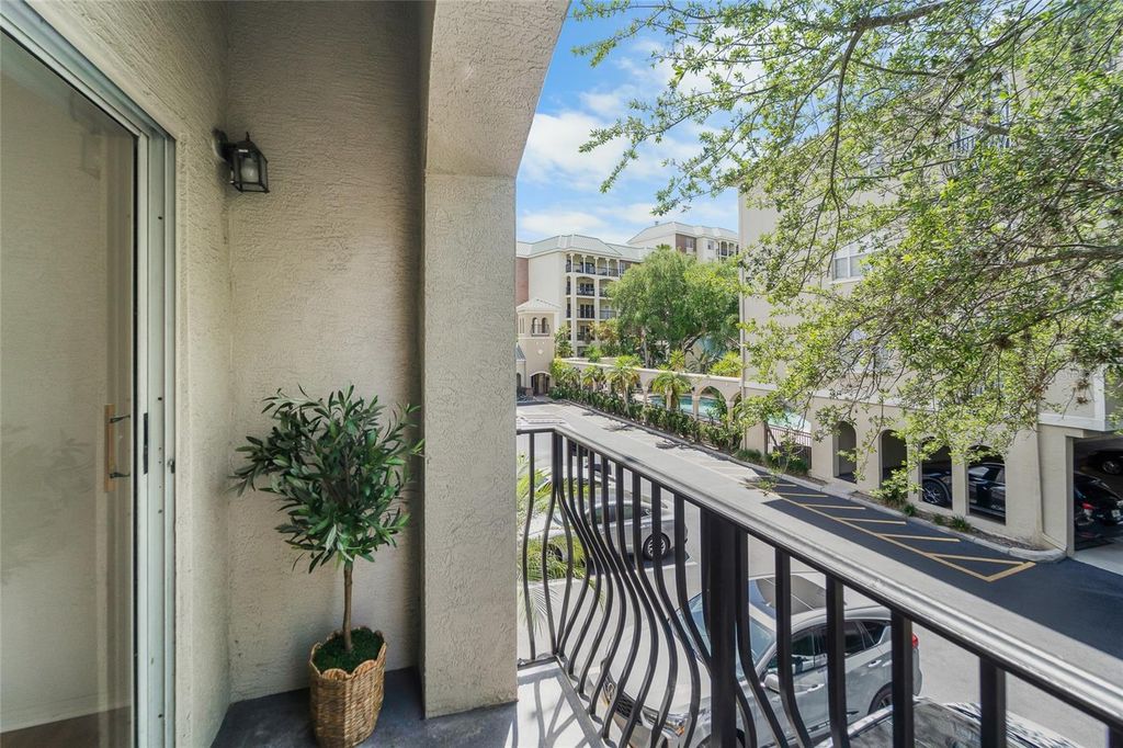 Image 14 of property listing at 501 KNIGHTS RUN AVENUE 6101, Tampa, FL 33602