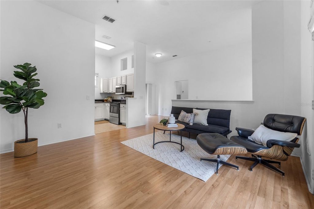 Image 16 of property listing at 501 KNIGHTS RUN AVENUE 6101, Tampa, FL 33602