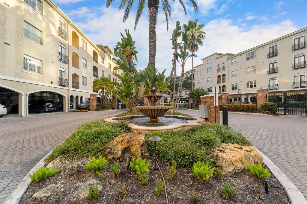 Image 3 of property listing at 501 KNIGHTS RUN AVENUE 6101, Tampa, FL 33602