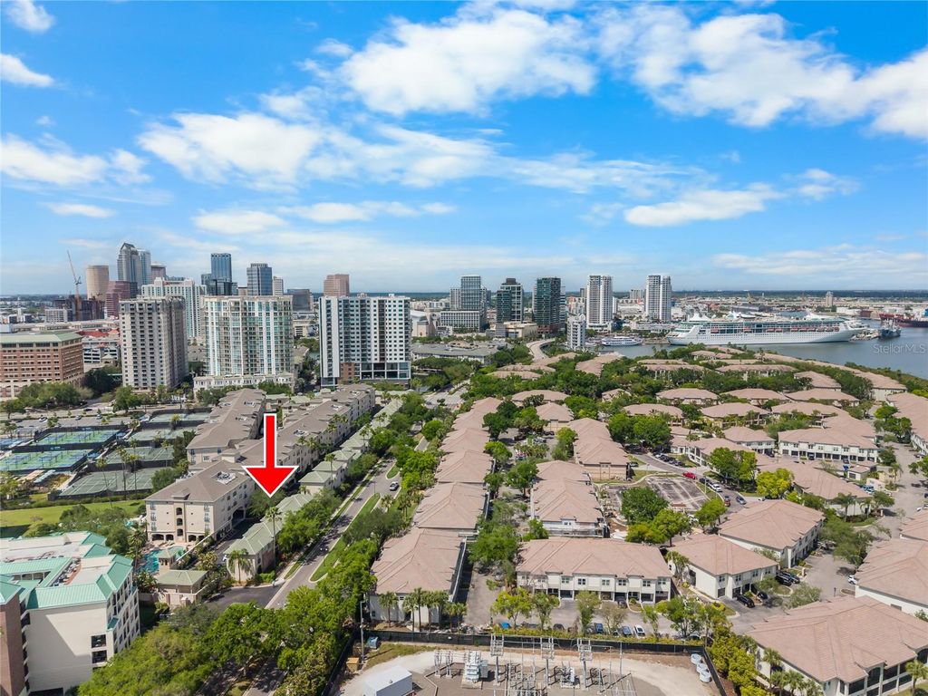 Image 25 of property listing at 501 KNIGHTS RUN AVENUE 6101, Tampa, FL 33602