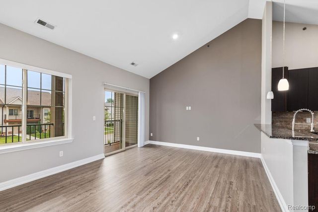 45738 UTICA PARK Boulevard, Utica, MI 48315