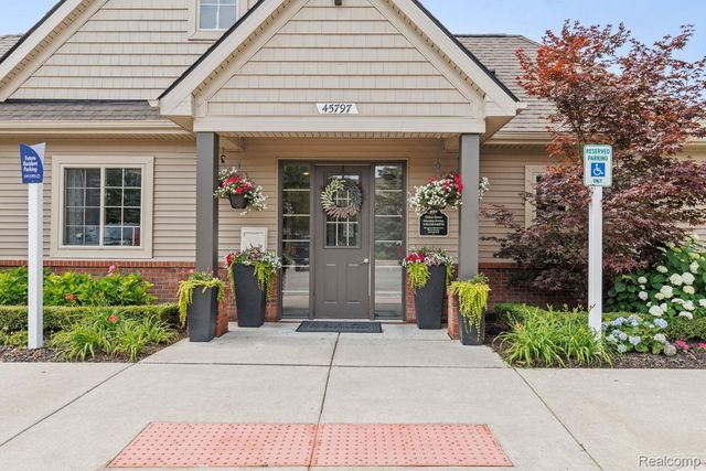 45738 UTICA PARK Boulevard, Utica, MI 48315