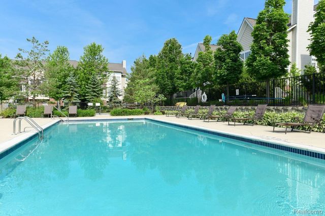 45738 UTICA PARK Boulevard, Utica, MI 48315