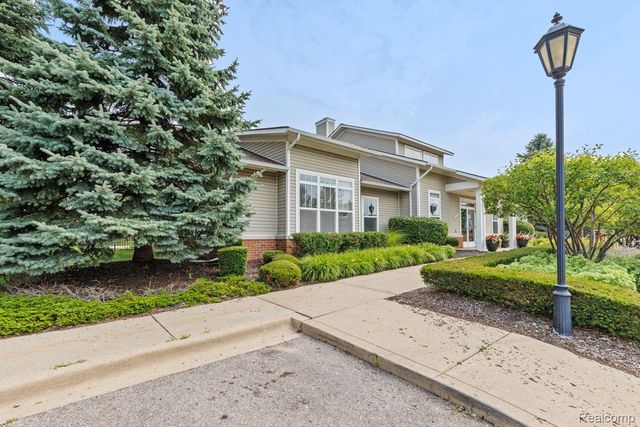 45738 UTICA PARK Boulevard, Utica, MI 48315