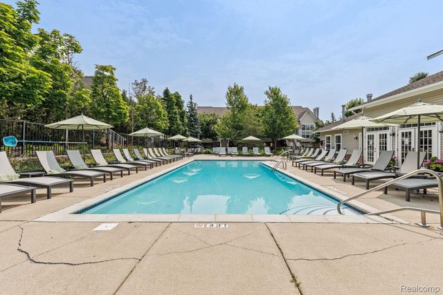 45738 UTICA PARK Boulevard, Utica, MI 48315