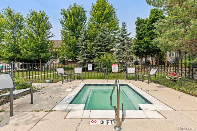 45738 UTICA PARK Boulevard, Utica, MI 48315