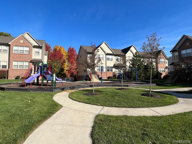 45738 UTICA PARK Boulevard, Utica, MI 48315