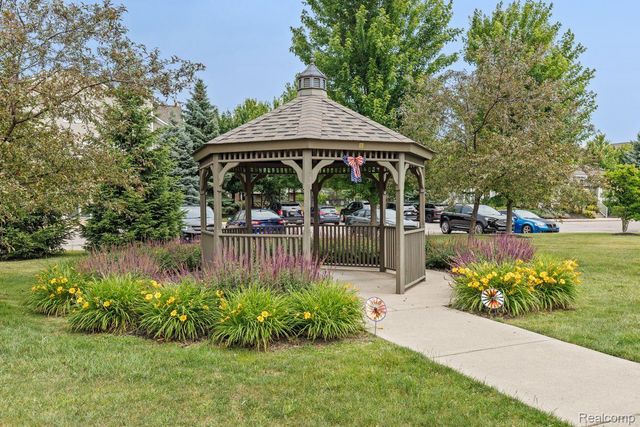 45738 UTICA PARK Boulevard, Utica, MI 48315