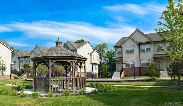 45738 UTICA PARK Boulevard, Utica, MI 48315