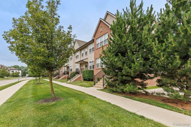 45738 UTICA PARK Boulevard, Utica, MI 48315