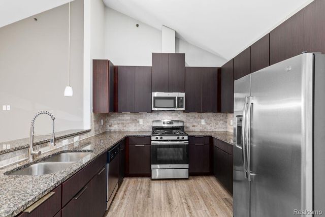 45738 UTICA PARK Boulevard, Utica, MI 48315